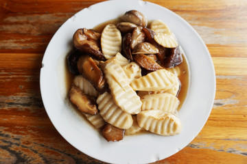 Many mushrooms fried oil in the dish.