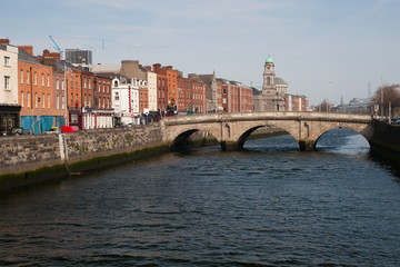 Obraz premium Mellows Bridge on River Liffey in Dublin
