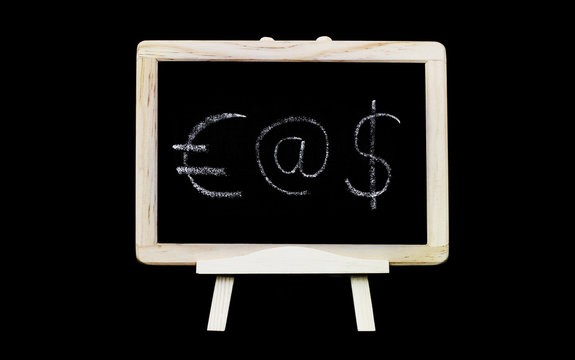 Eurosymbol und Dollarsymbol auf Tafel