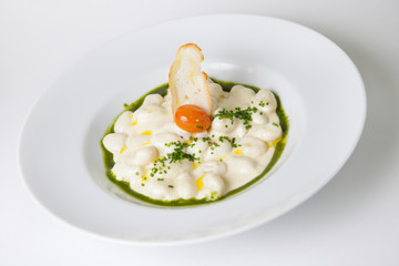 Pasta with crouton and pesto