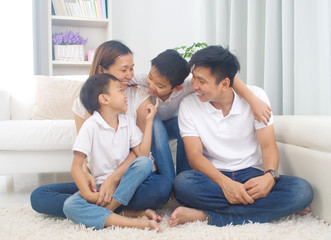 Obraz na płótnie Canvas asian family