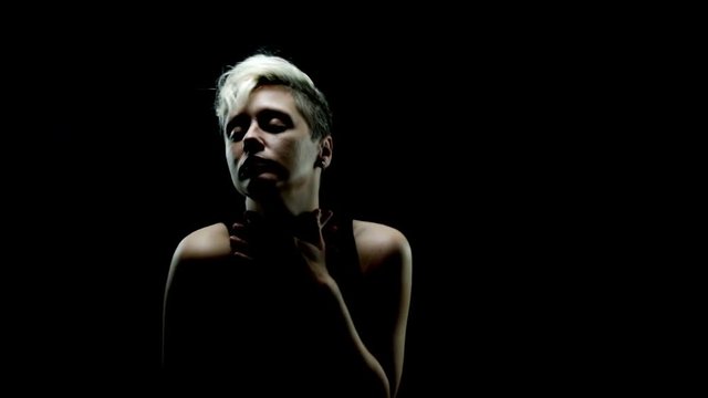 Strange dance choreography - filmed with 35mm camera! No noise, no aliasing , no banding etc
