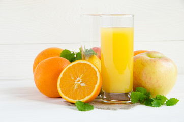 Obraz na płótnie Canvas glass orange juice apple lemon