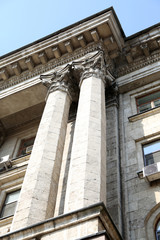 Obraz premium Roof with columns of an old building