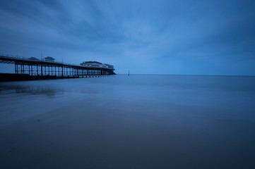 Obraz premium Dusk at Cromer Pier