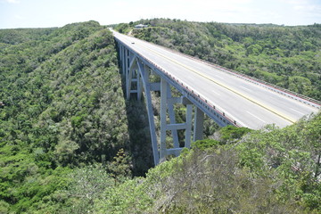 Fototapeta na wymiar Bacunayagua-Brücke in Matanzas