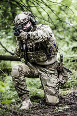 Special forces in wood focus on gun