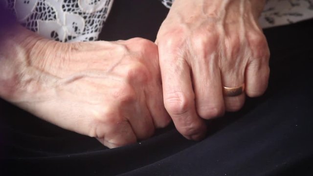 hands of an old woman