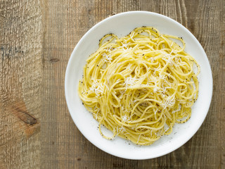 rustic italian pepe e cacio pepper with cheese spaghetti