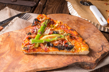 green asparagus pizza
