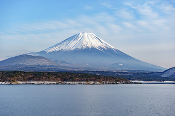 Fototapeta na wymiar The beautiful Fuji mountain form the five peaceful lake. Japan