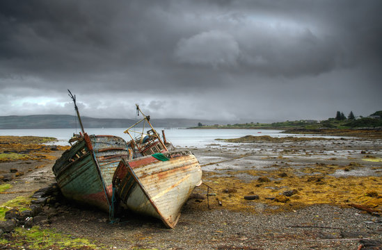 Fototapeta Abandoned boats in Salen, Isle of Mull, Scotland
