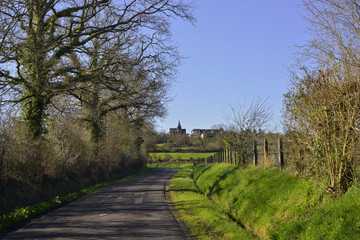Beaumont-en-Auge (14950) au bout de la route,  département du Calvados en région Normandie, France