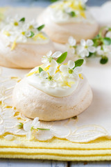 Meringues, decorated with flowers