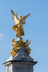 Fototapeta na wymiar Victoria Memorial outside Buckingham Palace