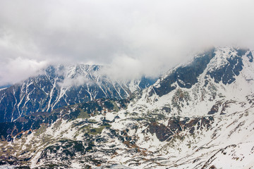 Fototapety  Mgliste szczyty w Tatrach