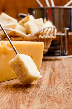 Crackers and Cheese Fondue
