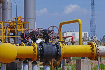 Oil pipes and valves