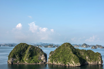 Fototapeta na wymiar Marvellous Ha Long Bay