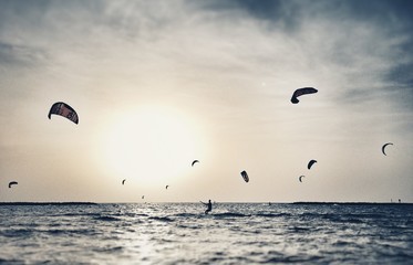 Fototapeta na wymiar kite surfing sunset