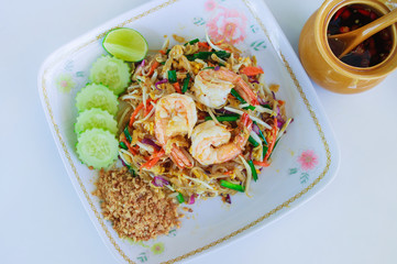 Shrimps Pad Thai (Thailand's national dishes)
