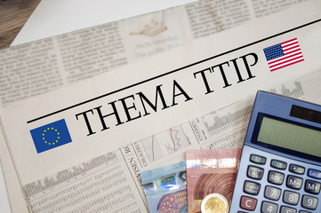 Zeitung mit THEMA TTIP Eurpa-Flagge USA-Flagge