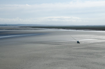 bateau échoué dans la baie du Mont Saint Michel