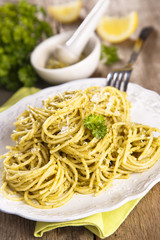 Pasta with parsley pesto and lemon