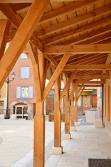 Poutres à la place centrale (Briançon / Hautes-Alpes)