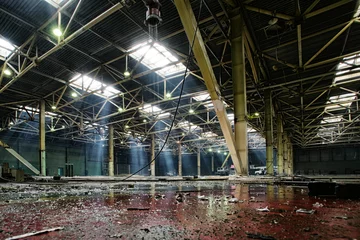 Fototapeten Verlassene Gebäude Reparatur einer verlassenen Fabrik  © salman2