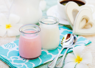 Obraz na płótnie Canvas Homemade yogurt strawberry and vanilla