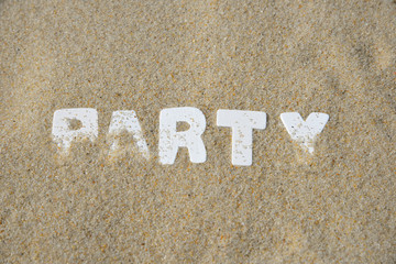 Sommerparty Party Wort Buchstaben Sand Strand