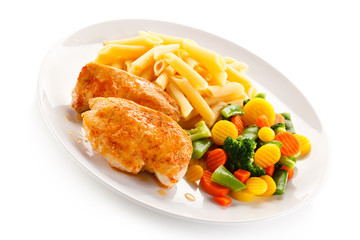 Grilled chicken fillet, penne and vegetables 