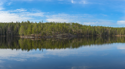 Fototapeta na wymiar Reflection on the lake