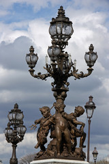 Fototapeta na wymiar Réverbères du pont Alexandre III à Paris, France