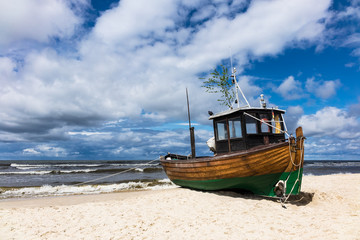 Fototapeta na wymiar Fischerboot in Ahlbeck auf der Insel Usedom