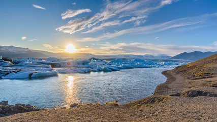 Scenic view of icebergs in glacier lagoon, Iceland - obrazy, fototapety, plakaty