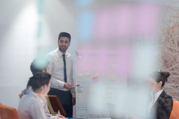 Fototapeta premium business people group brainstorming and taking notes to flip boa