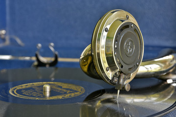 Portable wind-up phonograph playing a shellac record