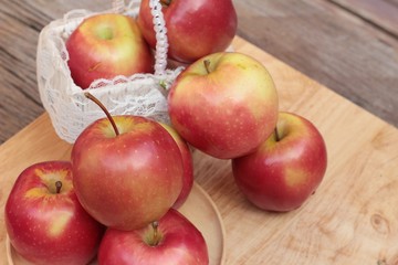 red apples is delicious on wood background.