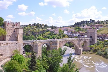 Fototapeta na wymiar View of Bridge of Saint Martin in Toledo, Spain