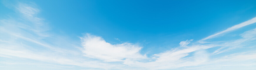 Obraz premium white clouds and blue sky