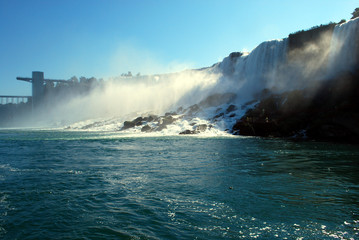 Acqua nuvole e vapore a Niagara Falls