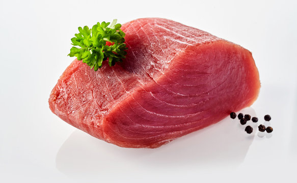 Raw Tuna with Black Peppercorns and Fresh Herbs