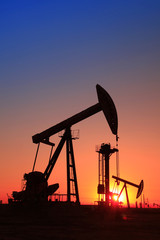 In the evening, the silhouette of the oil pump