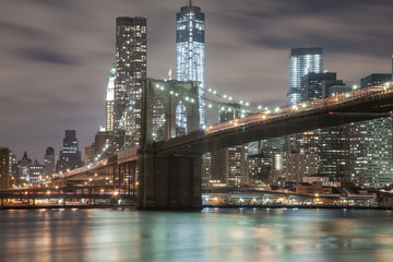 Fototapeta na wymiar Brooklyn bridge at night in New York