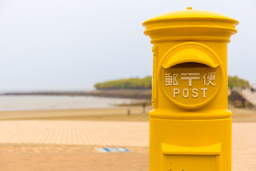 黄色いポスト
