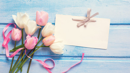 Flowers and empty tag