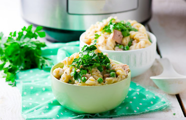 pasta with green peas, tuna  and creamy sauce