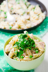 pasta with green peas, tuna  and creamy sauce